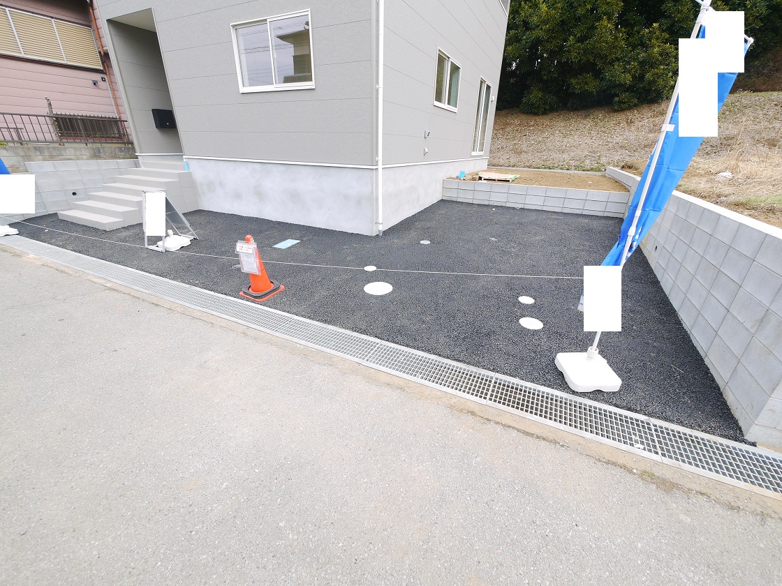 駐車が苦手なママにも嬉しい前面6m道路に面したカースペースです