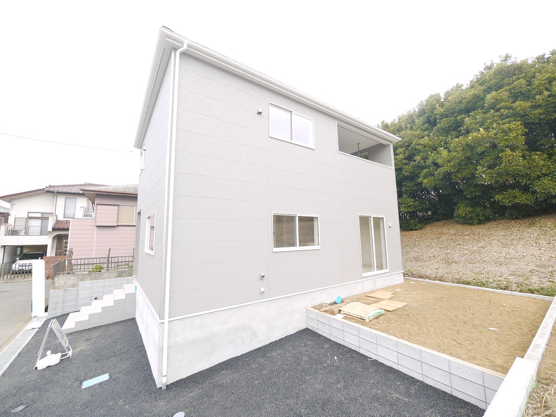 温かな陽射しがこぼれ風が通り抜ける住まい