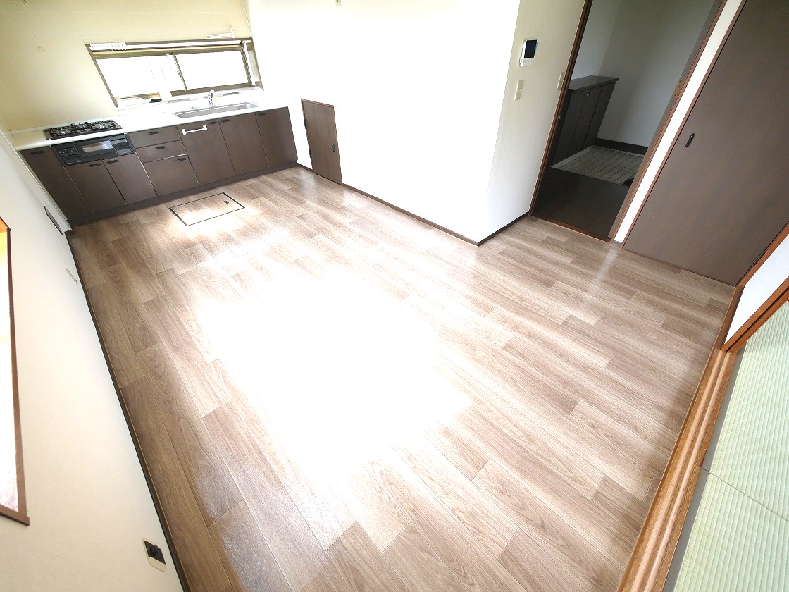 明るい陽差しが降り注ぐリビング ゆとりあふれる室内空間が心地よい暮らしを実現