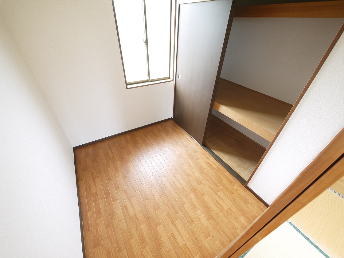 1.25坪もある納戸は広々した空間は日常のものから趣味の道具まで様々なものを収納してくれます。
