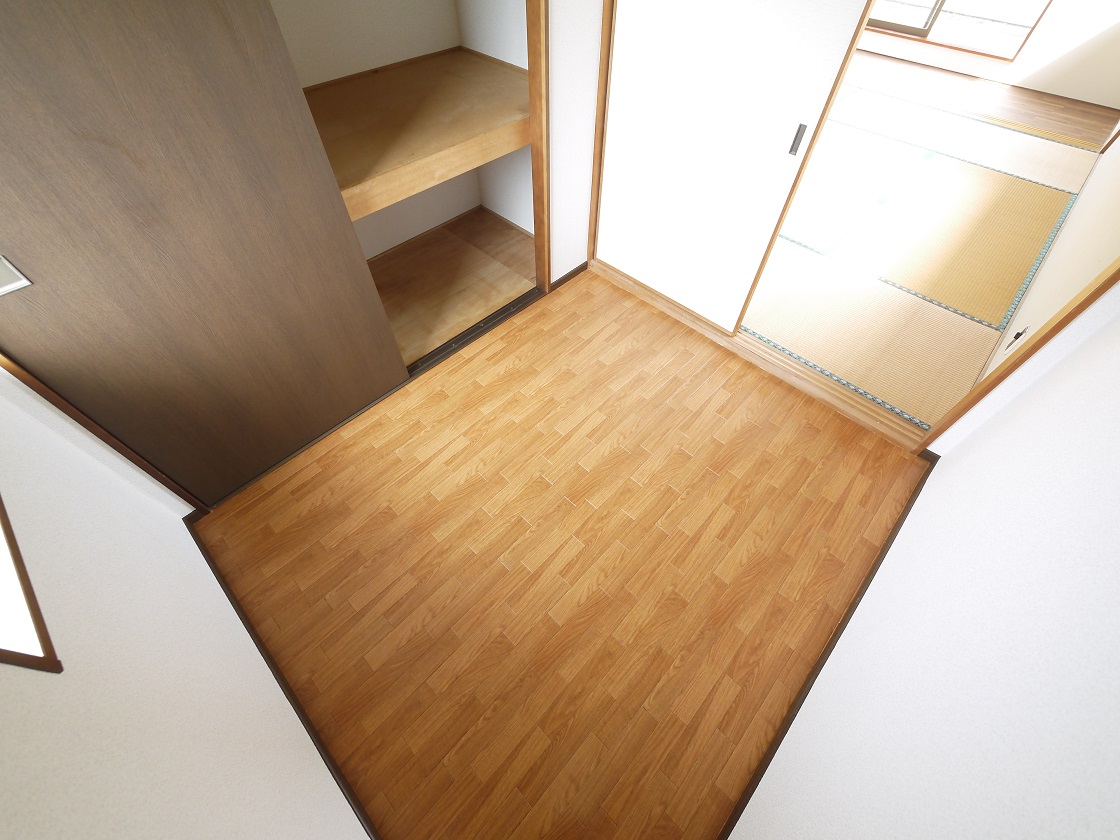 6帖の和室には収納便利な納戸を備えました