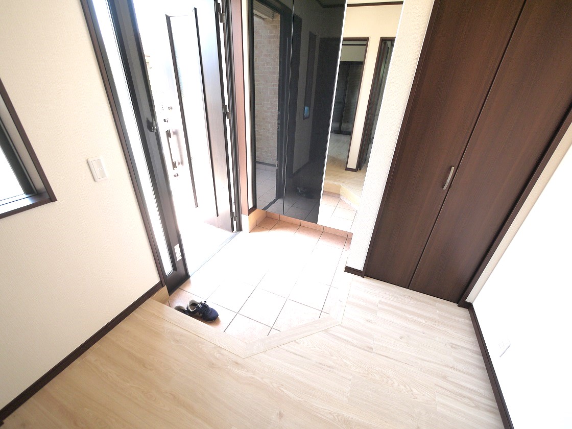 いつも気持ち良くご家族を迎えられる玄関収納付です