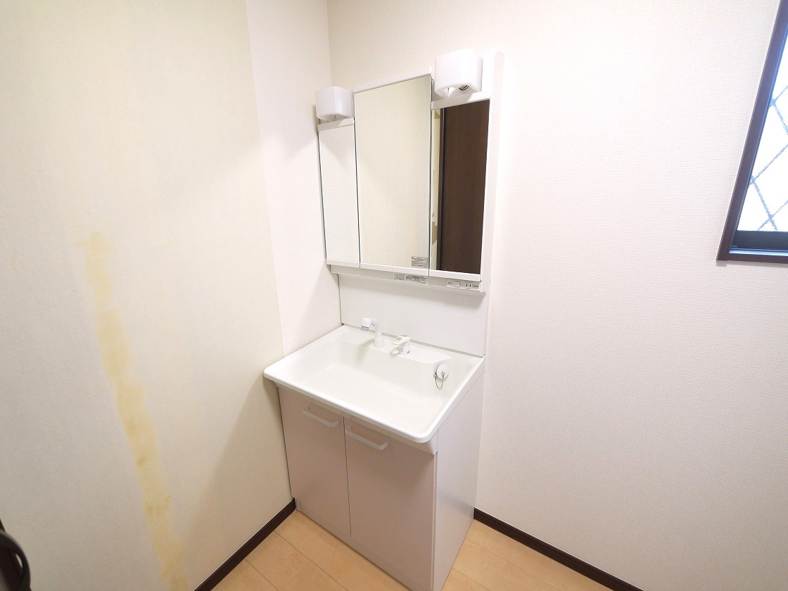 暮らしを快適に変えるシャワー付洗面台です