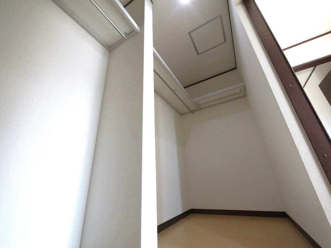 ウォークインクローゼットで寝室をすっきりと快適に保てます