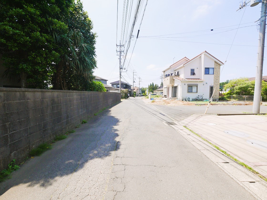 前面道路です(南側)