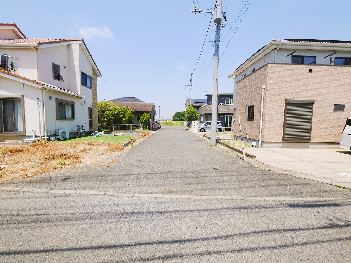 前面道路です(西側)