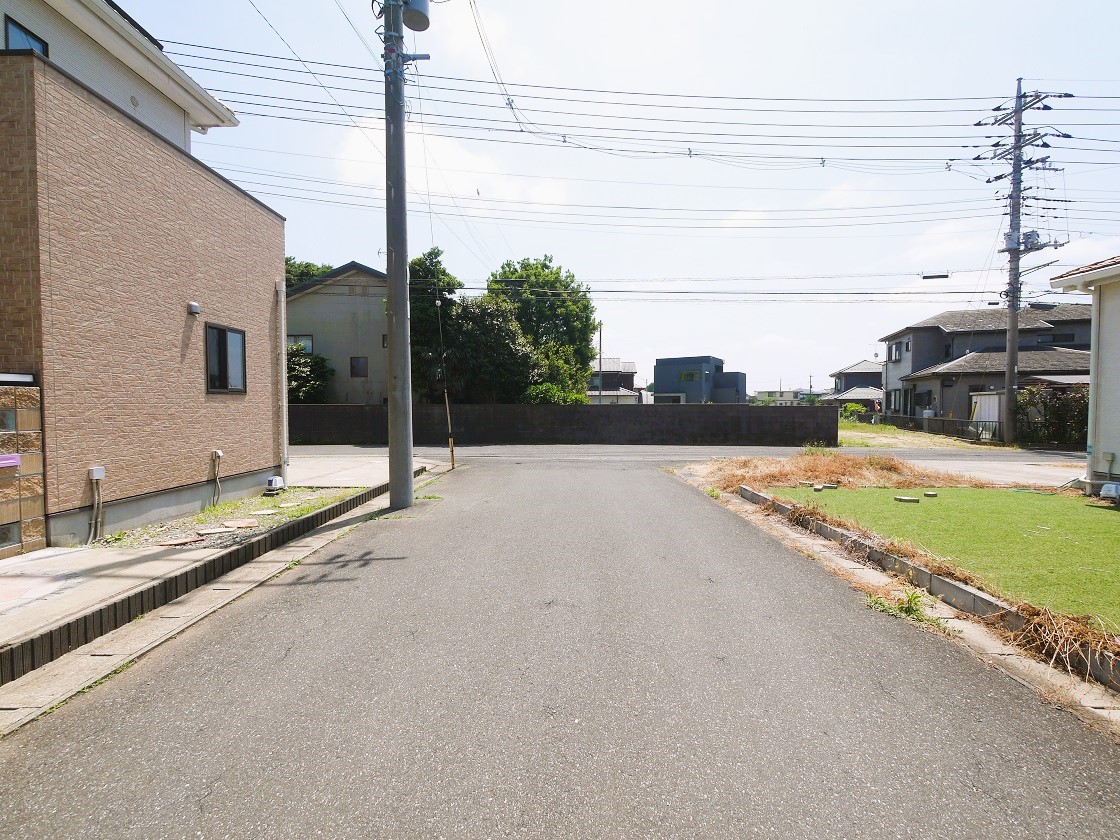 前面道路です(西側)