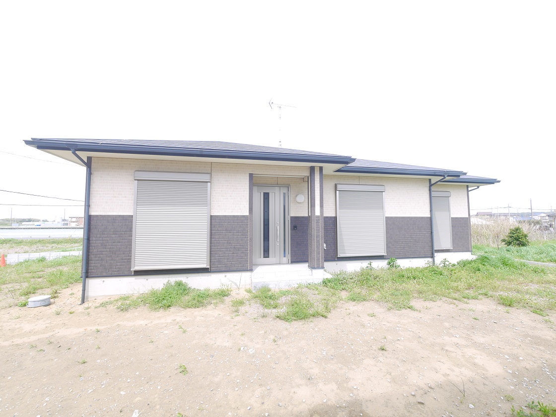 温かな陽射しがこぼれ風が通り抜ける住まい