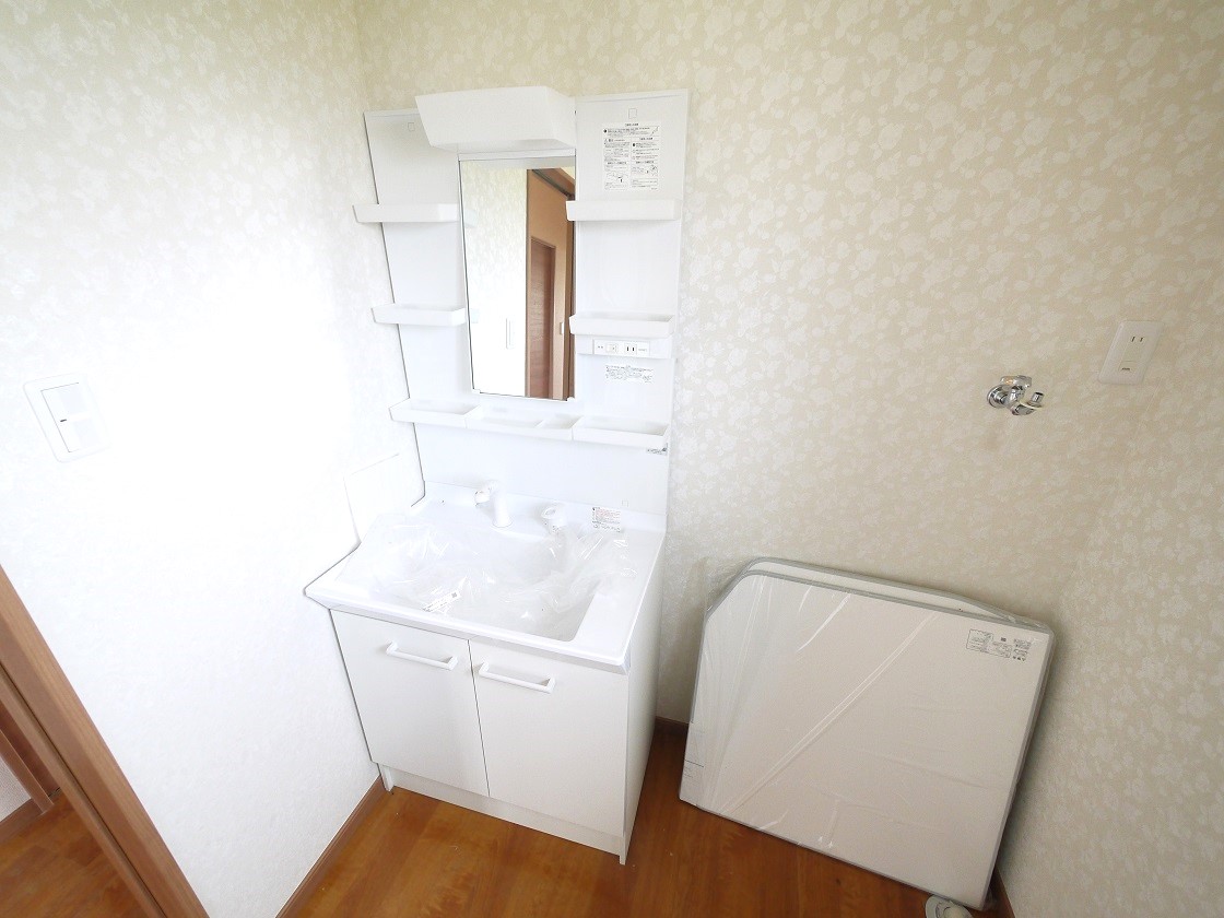暮らしを快適に変えるシャワー付洗面台です