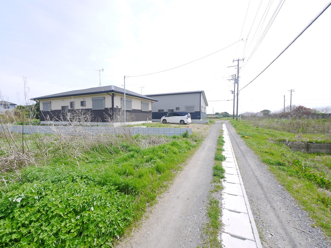 前面道路です