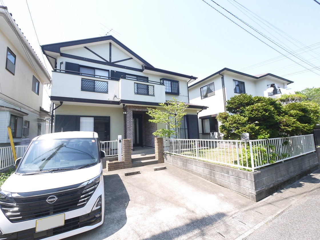 温かな陽射しがこぼれ風が通り抜ける住まい