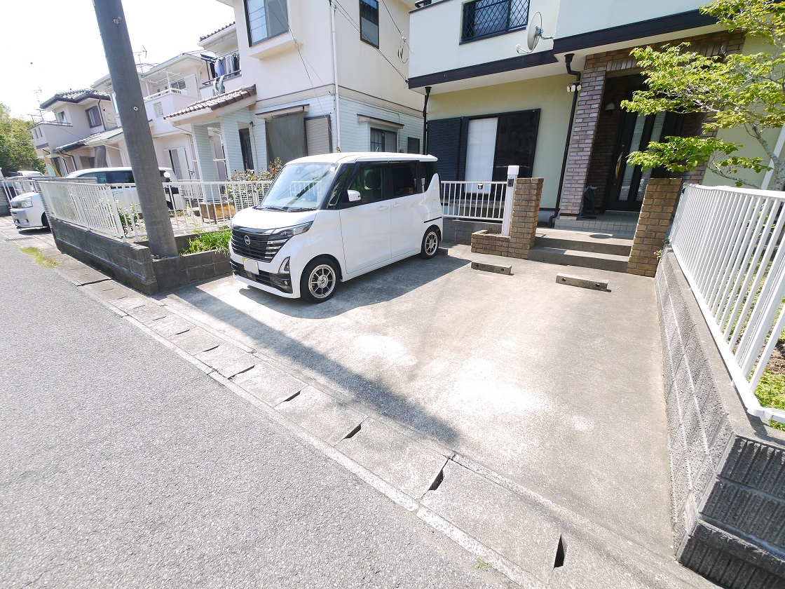 並列2台駐車可能なゆとりのカースペースです