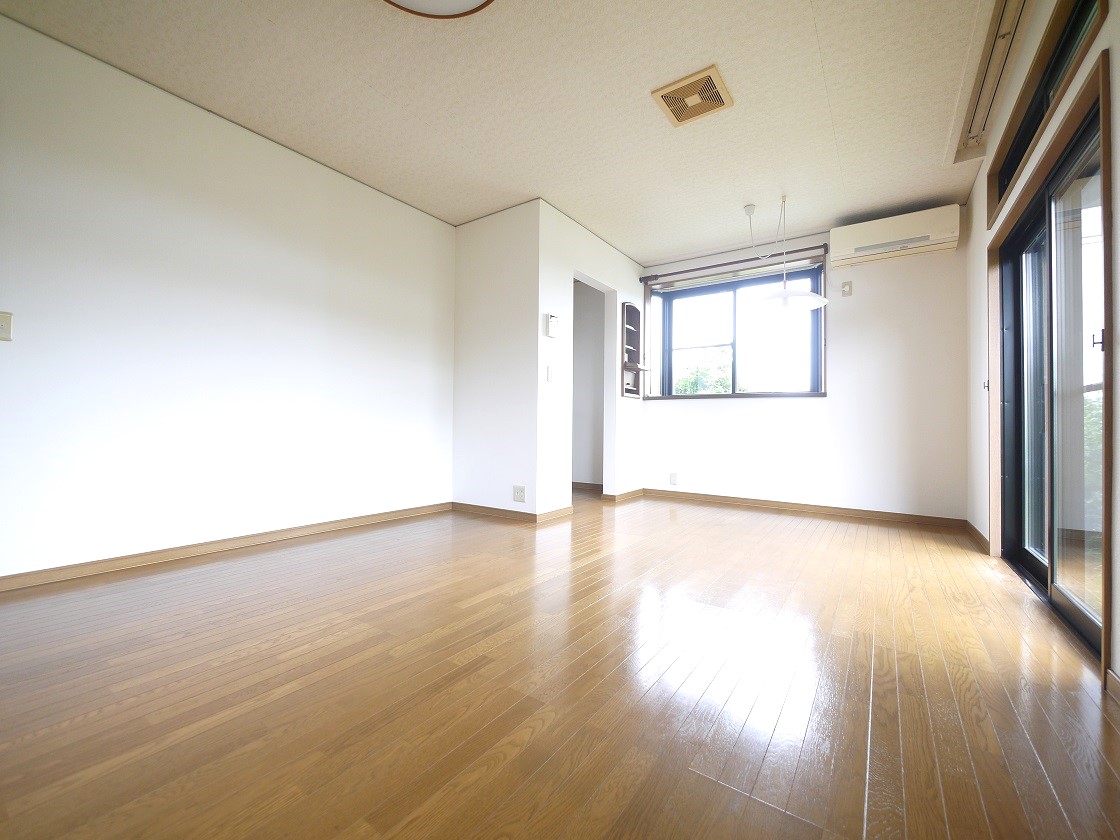 広々リビングは自然とご家族が集まる空間です