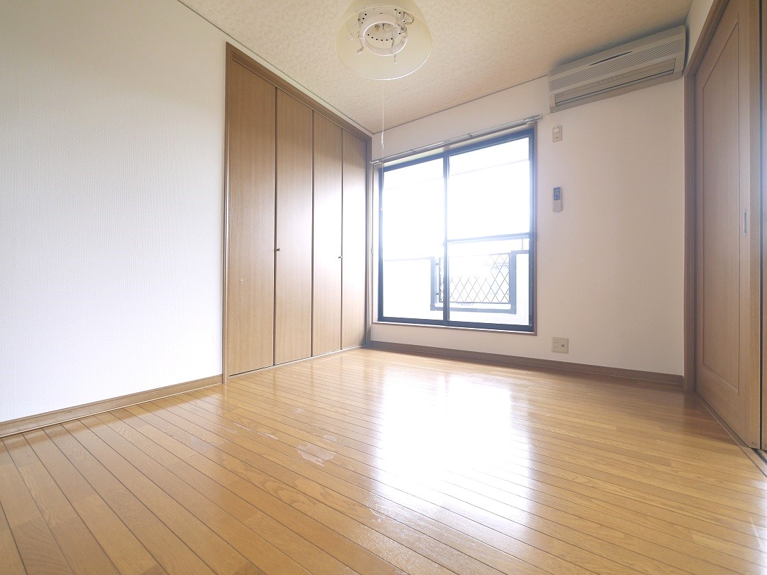 2F洋室6帖です