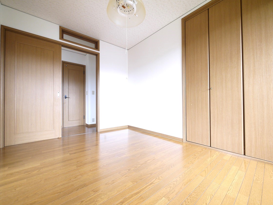 2F洋室6帖です