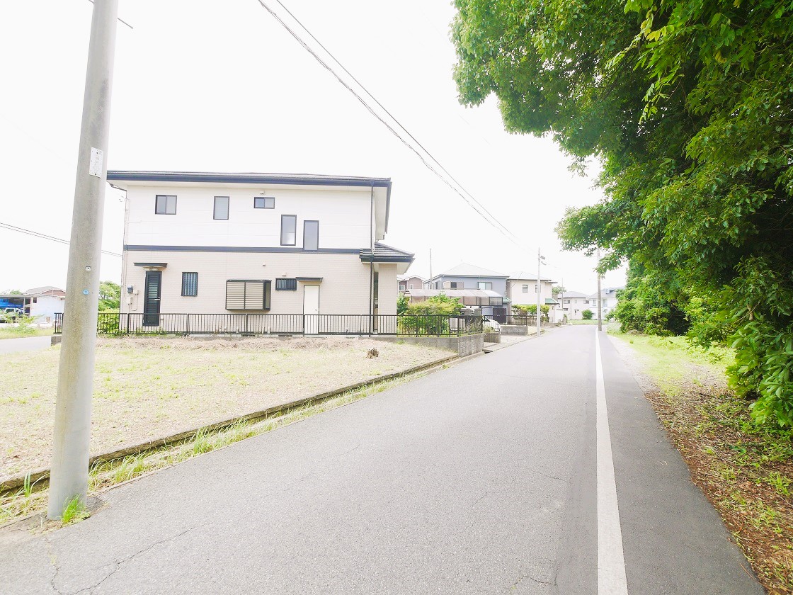 前面道路です