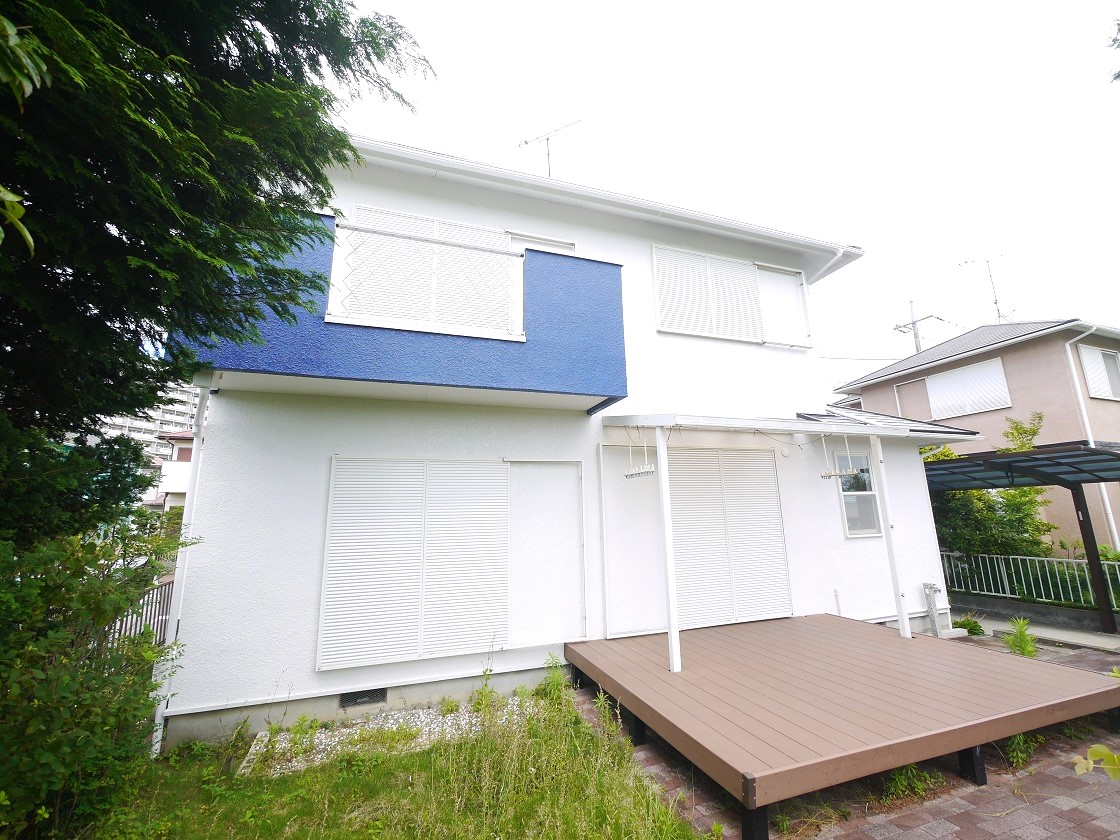 温かな陽射しがこぼれ風が通り抜ける住まい