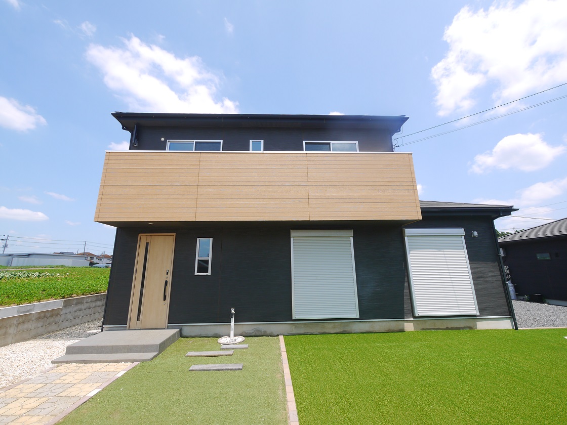 温かな陽射しがこぼれ風が通り抜ける住まい