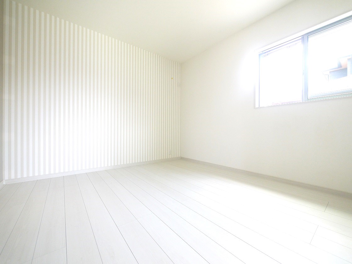 採光の良い7帖の洋室はのんびりと寛げる空間です