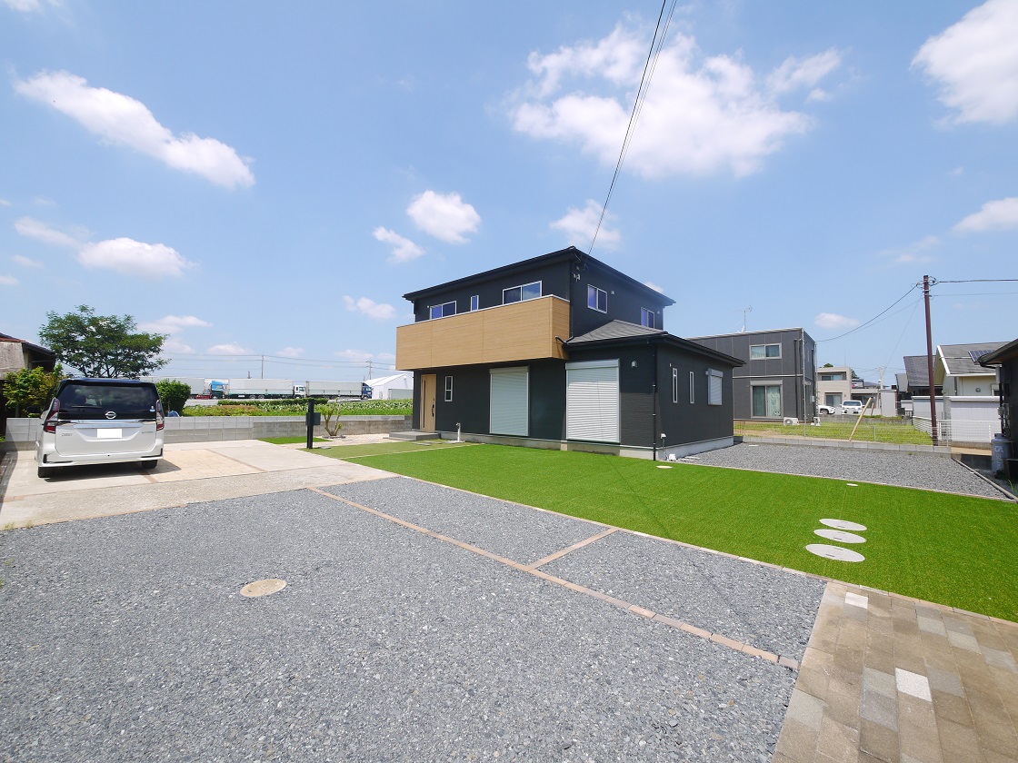 開放感と採光、シンプルでいながら上質な空間を創出する住まい