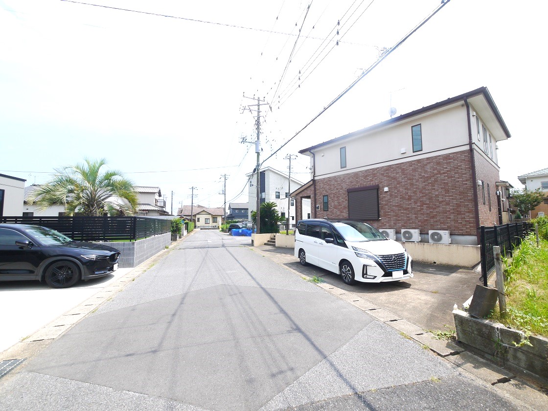 前面道路です(北東側)