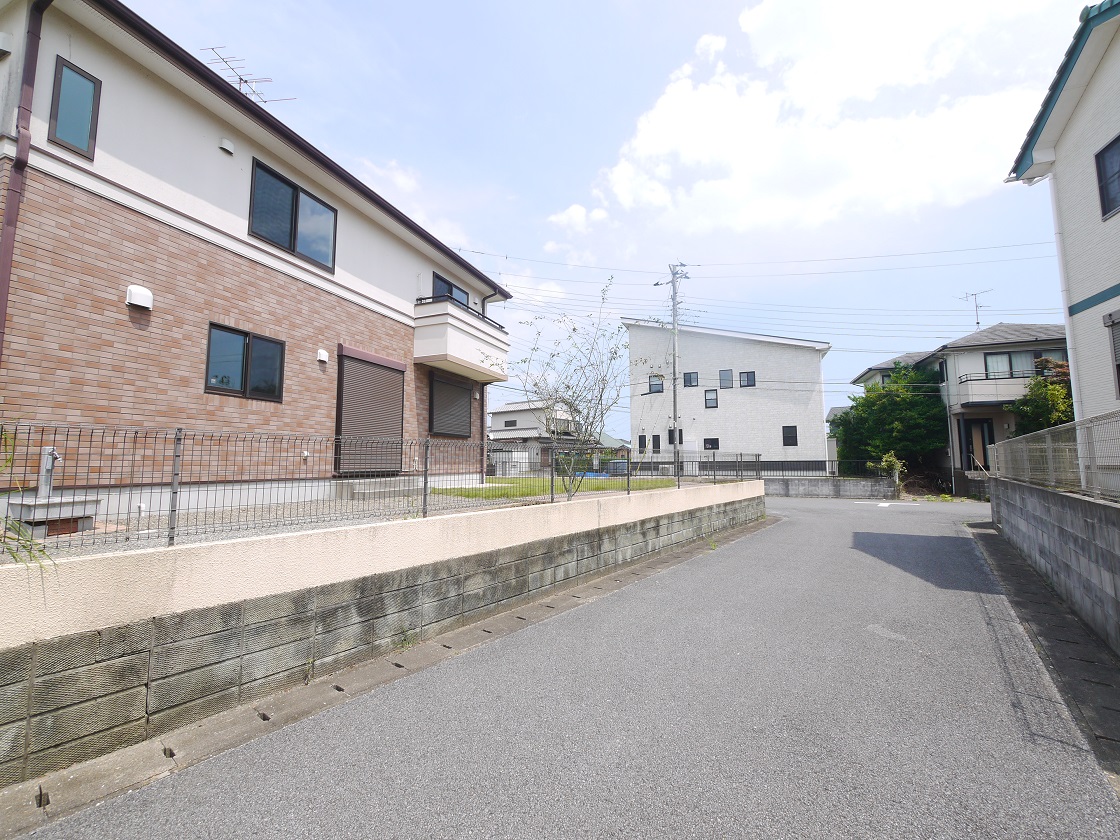 前面道路です(南西側)