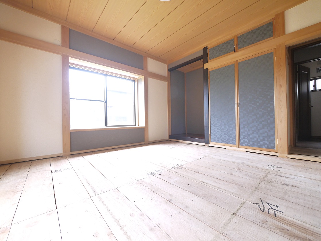 床の間付きの情緒漂う和室8帖です