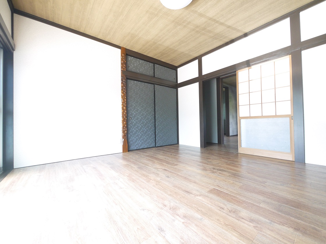 洋室8帖です