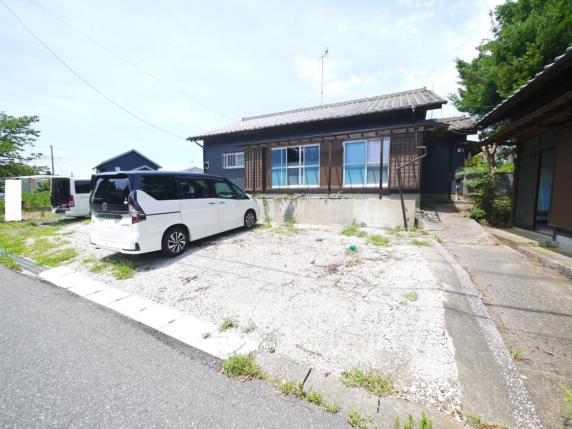 ゆったり駐車スペース5台可
