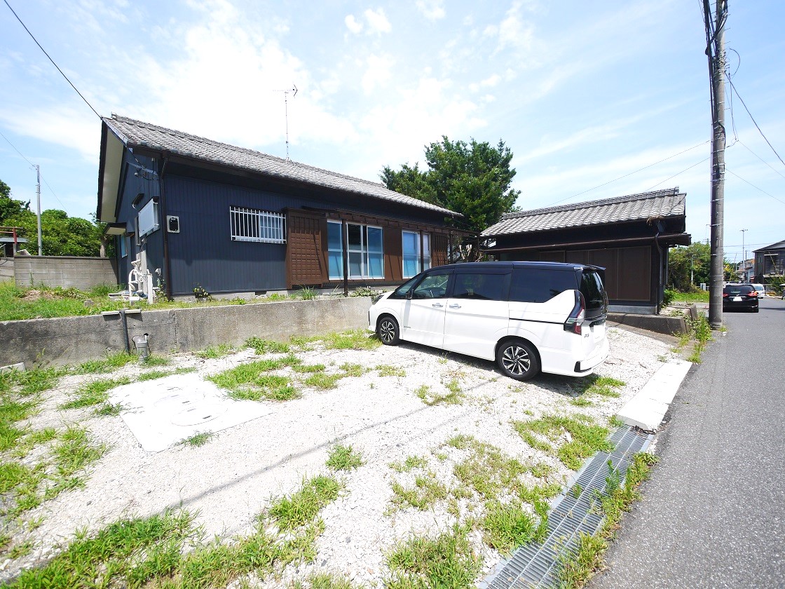 お友達が遊びに来ても安心なゆとりの駐車スペース