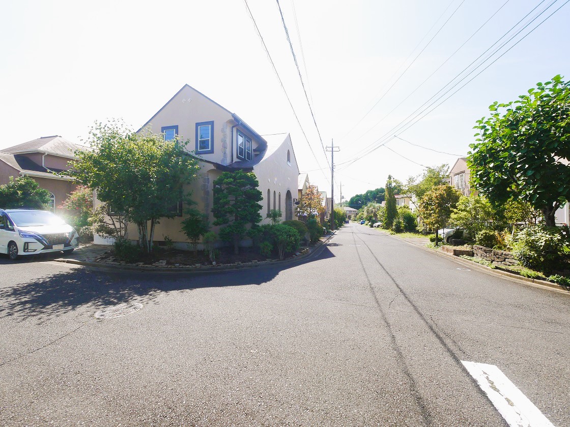 前面道路です(北西側)