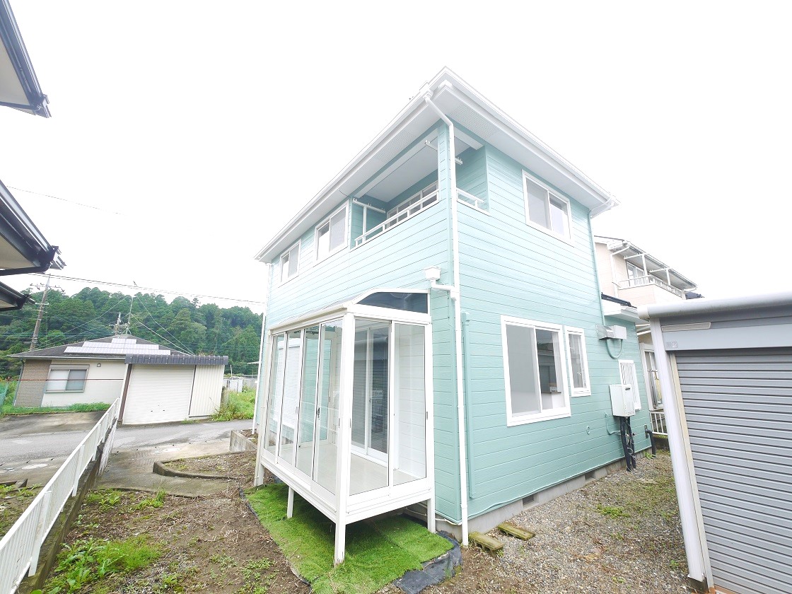 温かな陽射しがこぼれ風が通り抜ける住まい