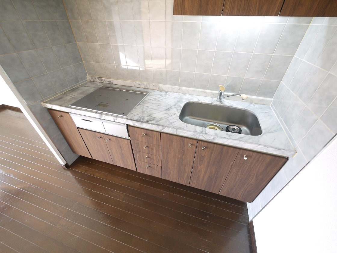 火を使わないIHクッキングヒーターで空気もクリーン