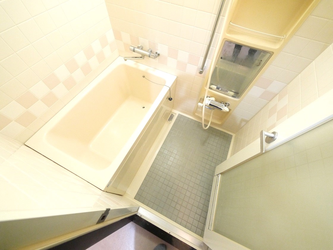 一日の疲れを癒す浴室は心地よいバスタイムを実現