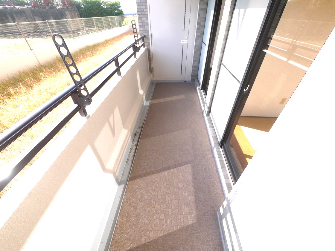 陽当り良好な南側バルコニー