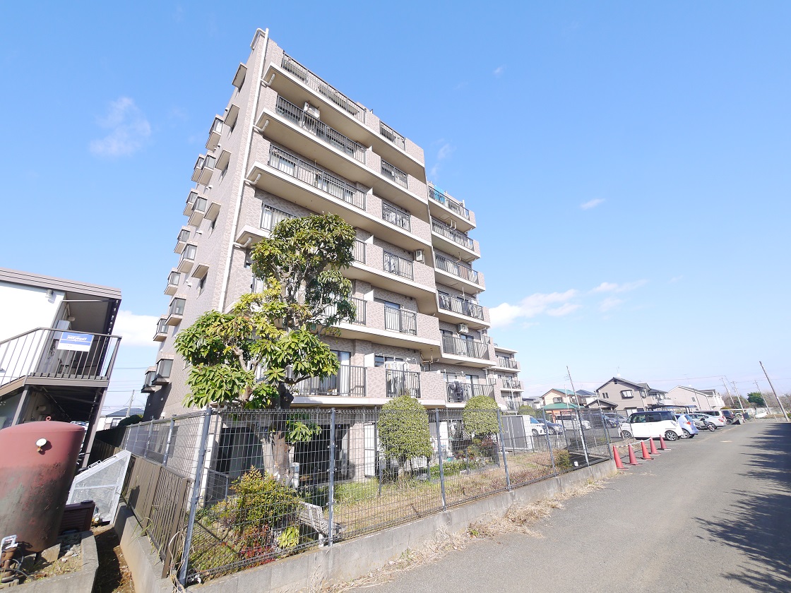 温かな陽射しがこぼれ風が通り抜ける住まい