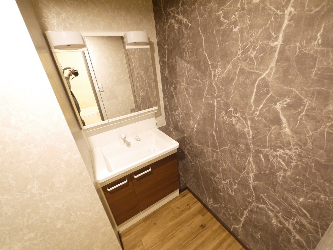 暮らしを快適に変えるシャワー付洗面台です